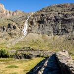 Blick zum Zu Fall, Cevedale, Eingrenzung, Fließgewässer, Gewässer, Martell, Martelltal, Mauer, Monte Cevedale, Umfassung, Wand, Wasserfall, Zu Fall, Zufall, Zufallspitze, muraglia, muro, wall