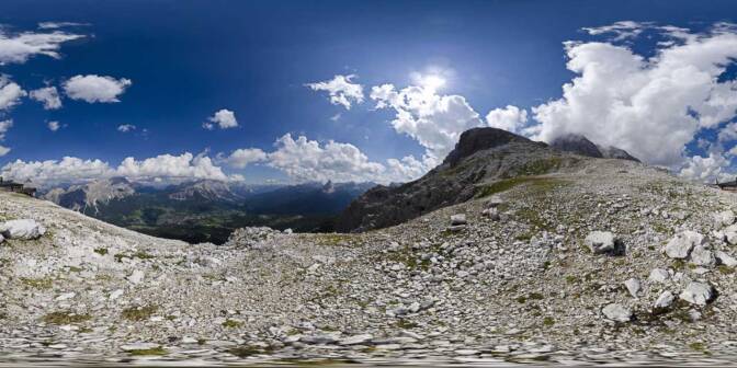 Neben der Mittelstation der Tofane Seilbahn