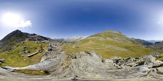 Bei der Nevesjochhütte (früher Chemnitzer Hütte) im Mühlwalder Tal