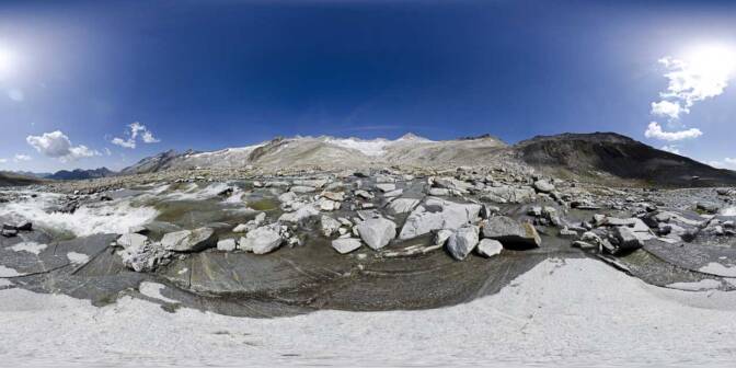 Inmitten des Ursprungbaches unter dem Neves Gletscher, unter dem Großen Möseler