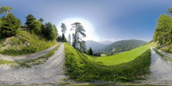 Frondeigen über dem Gasthof Kurterhof