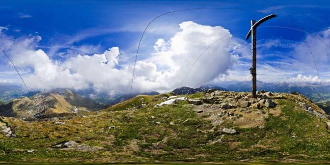 Auf dem Hochwart der natürlichen Grenze zwischen Ultental und Deutschnonsberg.