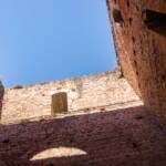 In der Ruine Neuhaus