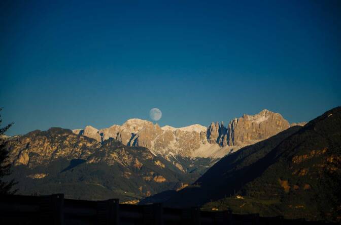 Mondaufgang über dem Rosengarten