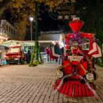 Weihnachtszug bei Nacht, Advent, Adventsmarkt, Meraner Advent, Nacht, Transport, Verkehr, Verkehrsmittel, Weihnachtsmarkt, Weihnachtszug, Zug