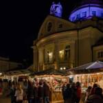 Weihnachtsmarkt Kurhaus Meran, Advent, Beleuchtung, Christkindlmarkt, Kurhaus, Kurhaus Meran, Kurpromenade, Meran, Meraner Advent, Nacht, Stände, Weihnachten, Weihnachtsbeleuchtung, Weihnachtsmarkt, Weihnachtsschmuck, beleuchtet, leuchtet