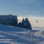 Skilift Seiser Alm, Alpe di Siusi, Aufstiegsanlage, Berg, Berge, Euringer, Lift, Santner, Schlern, Schlerngebiet, Schlernmassiv, Schlernspitzen, Schnee, Sciliar, Seiser Alm, Seiseralm, Skilift, Winter, inverno, weiße Jahreszeit, winter