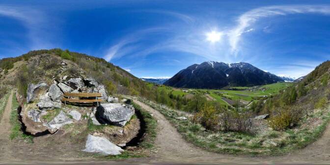 Von Taufers im Münstertal auf dem Plurwaalweg hinaus zur Calvenbrücke
