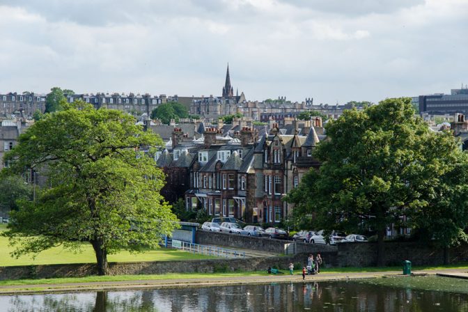 Blick vom Inverleih Park aus auf das Edinburgh Castle