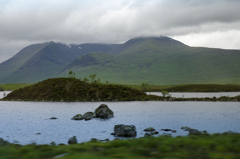 Nicht lake, sondern "loch" nennt man in Schottland bzw. in den Highlands einen See