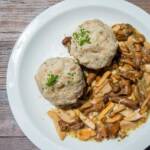 Knödel mit Pfifferlinge, Essen, Knödel, Mahl, Mahlzeit, Pfifferlinge, Speise, Speisen, Teller, cibo, food