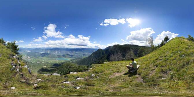 Und noch ein Blick hinunter ins Tal von Bozen über Eppan mit den Montiggler Seen bis nach Kaltern und Tramin
