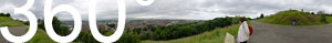 Blick von Calton Hill in Richtung Norden: Firth of Forth (Meeresarm und Mündung des Flusses Forth in die Nordsee).