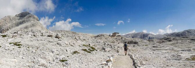 Auf dem Altopiano delle Pale in der Palagruppe vor dem Rifugio Rosetta
