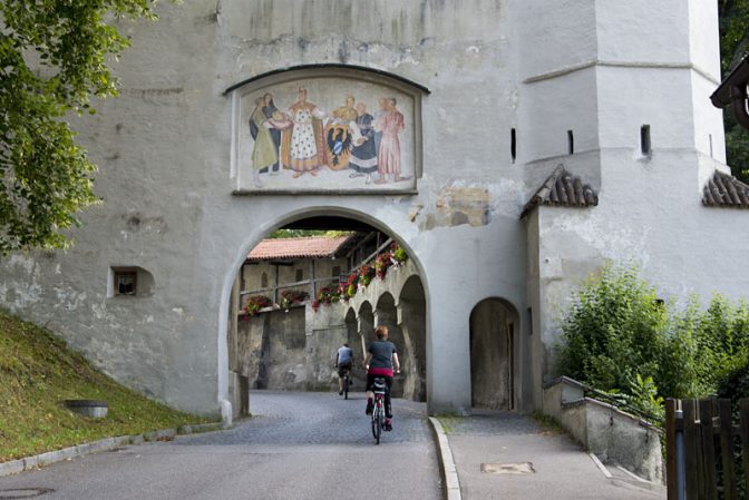 Schongau Maxtor - einst Hoftor des Schlosses Schongau, heute Landratsamt Weilheim-Schongau.