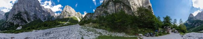 Vor dem Rifugio Croz dell'Altissimo unter dem gleichnamigen Gipfel