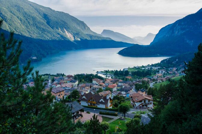Blick auf den Molveno See