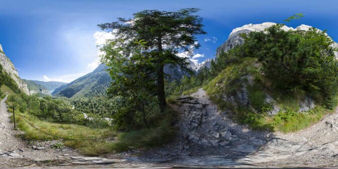 Blick zum Molveno See hinunter