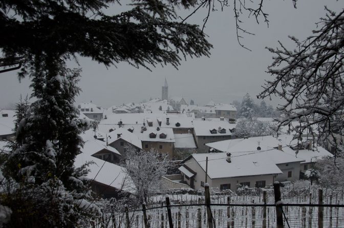 Das winterliche Dorf Kurtatsch im Südtiroler Unterland