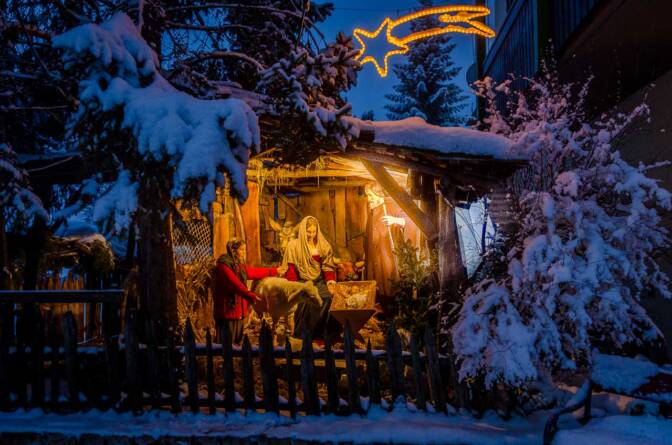 Menschengroße Krippe in Penon