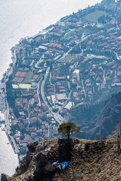 Blick auf Limone al Garda von der Cima Mughera