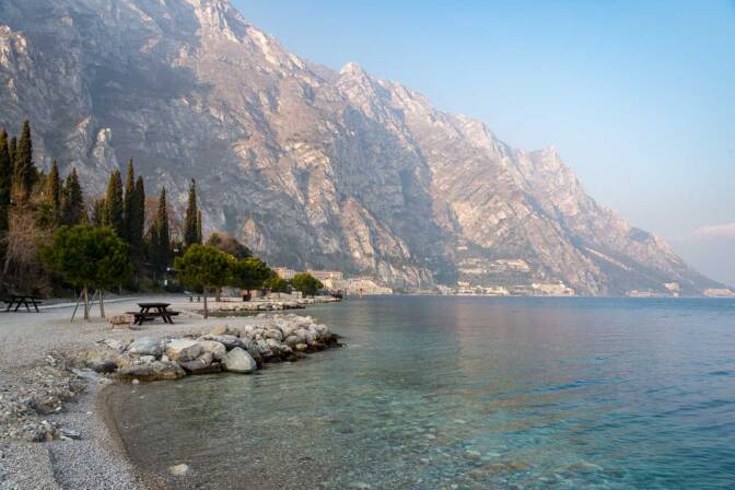 Am Strand von Limone al Garda