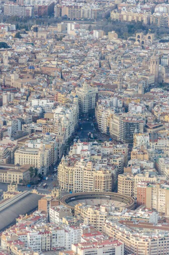 Valencia aus der Vogelperspektive mit Stierkampfarena