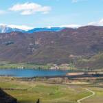 Blick von Tramin zum Kalterer See, Frühjahr, Frühling, Gewässer, Kalterer See, Kalterersee, See, lago, lake