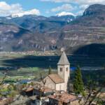 Kastelatz Kirchlein im Frühling, Corno Bianco, Corno nero, Frühjahr, Frühling, Gotteshaus, Kastelaz, Kirche, Schwarzhorn, St. Jakob Kirche, Weisshorn, Weißhorn, chiesa, church