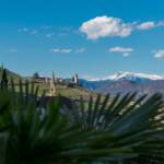 Panoramabild im Frühling: Tramin/Südtirol, Gotteshaus, Kirche, Sarner Scharte, chiesa, church