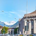 Rosengarten vom Bozner Bahnhofplatz aus gesehen, Bahnhofplatz, Bolzano, Bozen, Catinaccio, Landeshauptstadt Südtirol, Rosengarten, Rosengartengruppe, Stadt