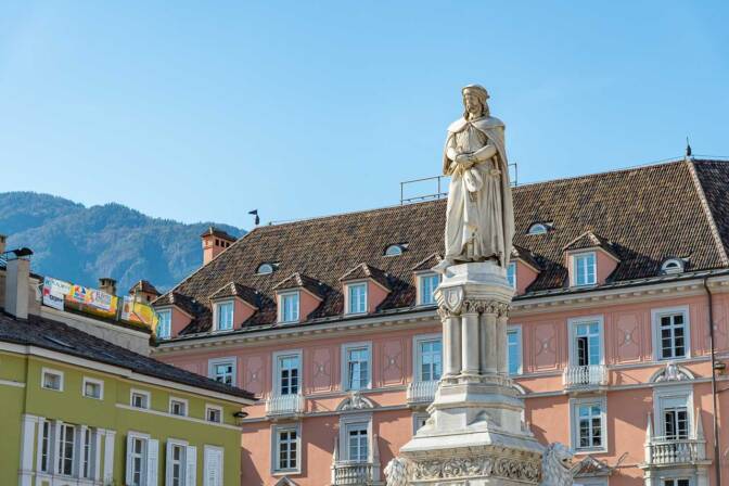 Walter von der Vogelweide auf dem Walterplatz in Bozen