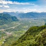 Andrian und Bozen mit Rosengarten, Andrian, Bolzano, Bozen, Catinaccio, Landeshauptstadt Südtirol, Rosengarten, Rosengartengruppe, Schlern, Schlerngebiet, Schlernmassiv, Schlernspitzen, Sciliar