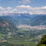 Blick von Perdonig nach Bozen mit Schlern und Rosengarten, Alpenstadt, Bolzano, Bozen, Catinaccio, Dolomitenblick, Landeshauptstadt Südtirol, Rosengarten, Rosengartengruppe, Stadt