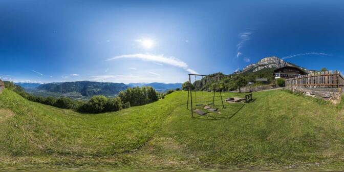 Blick nach Meran mit Texelgruppe vom Gasthaus Lipp in Perdonig