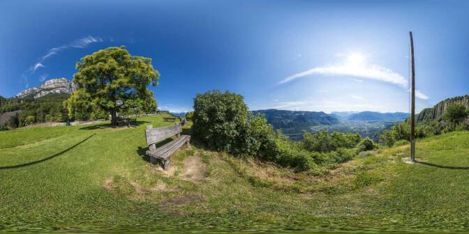 Blick nach Bozen mit Schlern und Rosengarten vom Aussichtpunkt Lipp in Perdonig