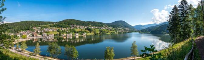 Seepanorama des Lago di Serraia im Val di Pinè