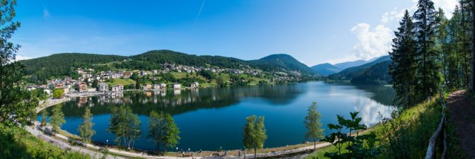 Seepanorama des Lago di Serraia im Val di Pinè