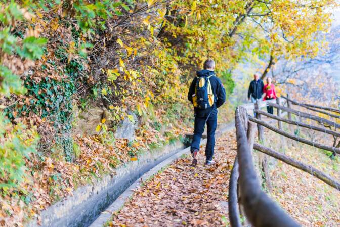 Spaziergänger am Waalweg Marling