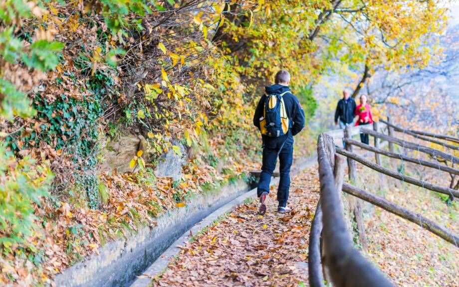 Spaziergänger am Waalweg Marling