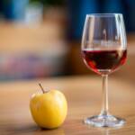 Wein und Apfel, Golden Delicious, Kellerei Kurtatsch, Wein, Weinglas, vine