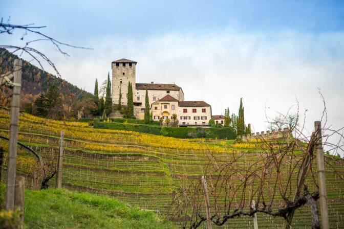Das Schloss Lebenberg am Marlinger Waalweg