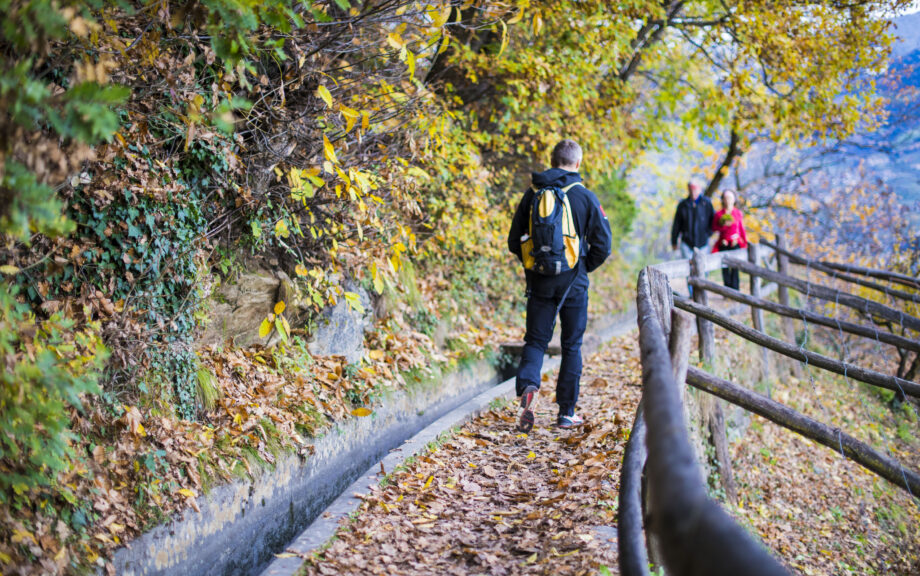 Spaziergänger am Waalweg Marling