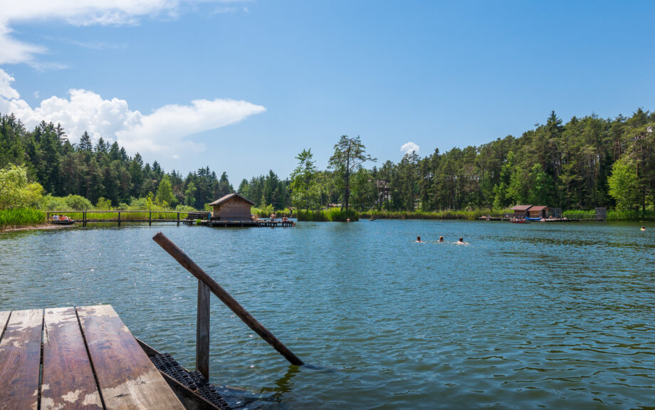 Steg am Völser Weiher