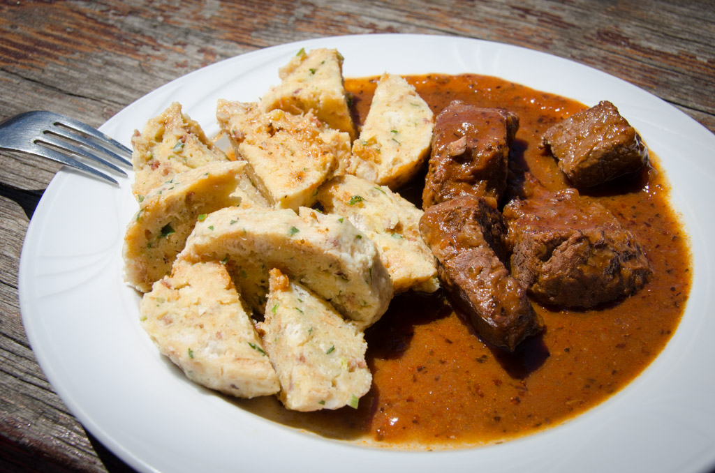 Knödel mit Gulasch - Wandern in Südtirol &amp; Gardasee: Wandertipps mit ...