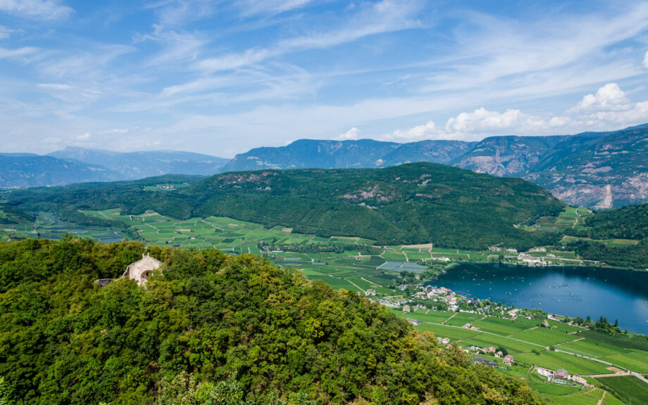 Basilika St. Peter Altenburg und Kalterer See