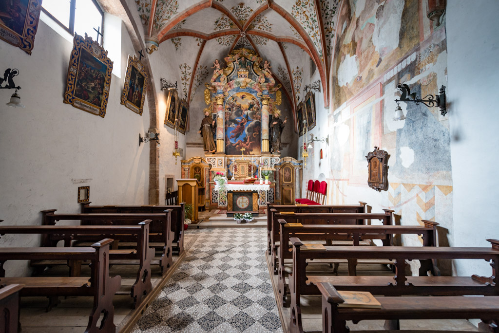 Eine der 7 Kirchen des Wallfahrtsortes San Romedio