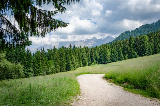 Alpine Perls Wanderweg zum Karerersee