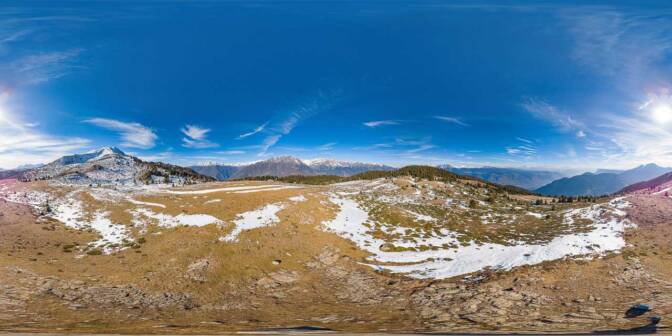 Hier befinden wir uns etwas westlich vom eigentlichen "Gipfel" des Rauhen Bühel, der etwas weiter vorne auf der bewaldeten Baumkuppe liegt.