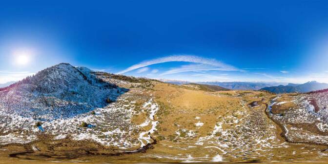 Blick auf das Hochmoor auf dem Martscheinberg neben dem Wandersteig Nr. 9 der hinauf auf das Naturnser Hochjoch (2.444 m) führt.